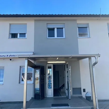 بيت شباب Safir لوزنيكا